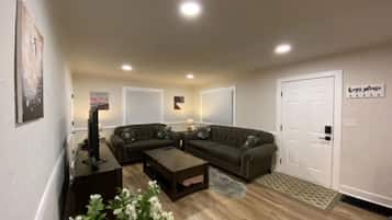 Een smart-tv, videogames en tafelvoetbal