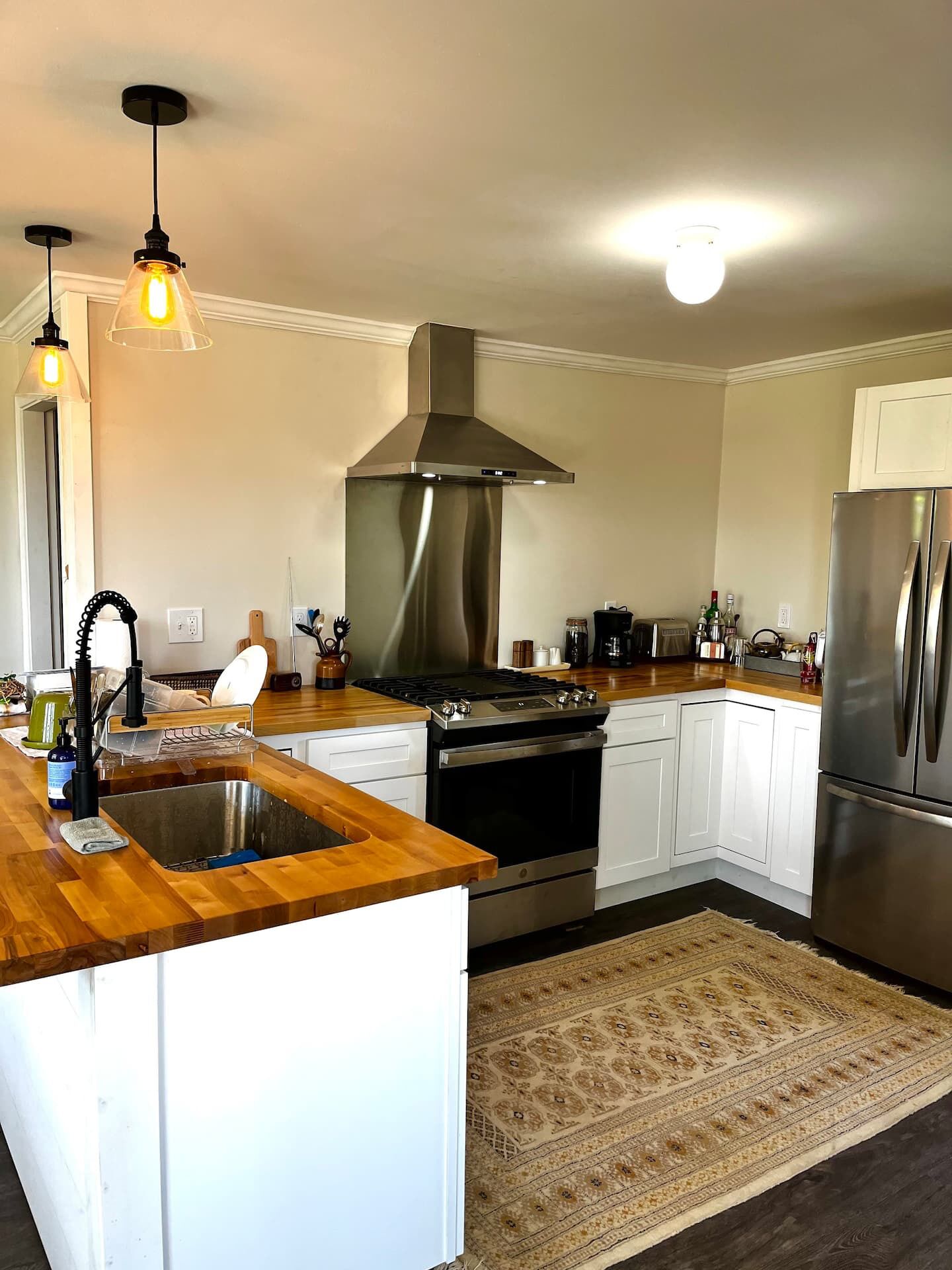 Køleskab, mikrobølgeovn, ovn, kogeplade