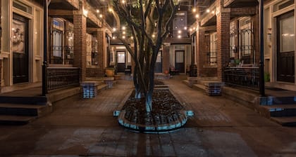 Charming New Orleans-Style Apartment with Gated Courtyard!