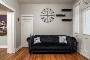 Smart TV, fireplace, video-game console, DVD player