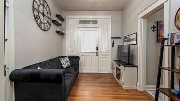 TV connectée, cheminée, console de jeux vidéo, lecteur de DVD