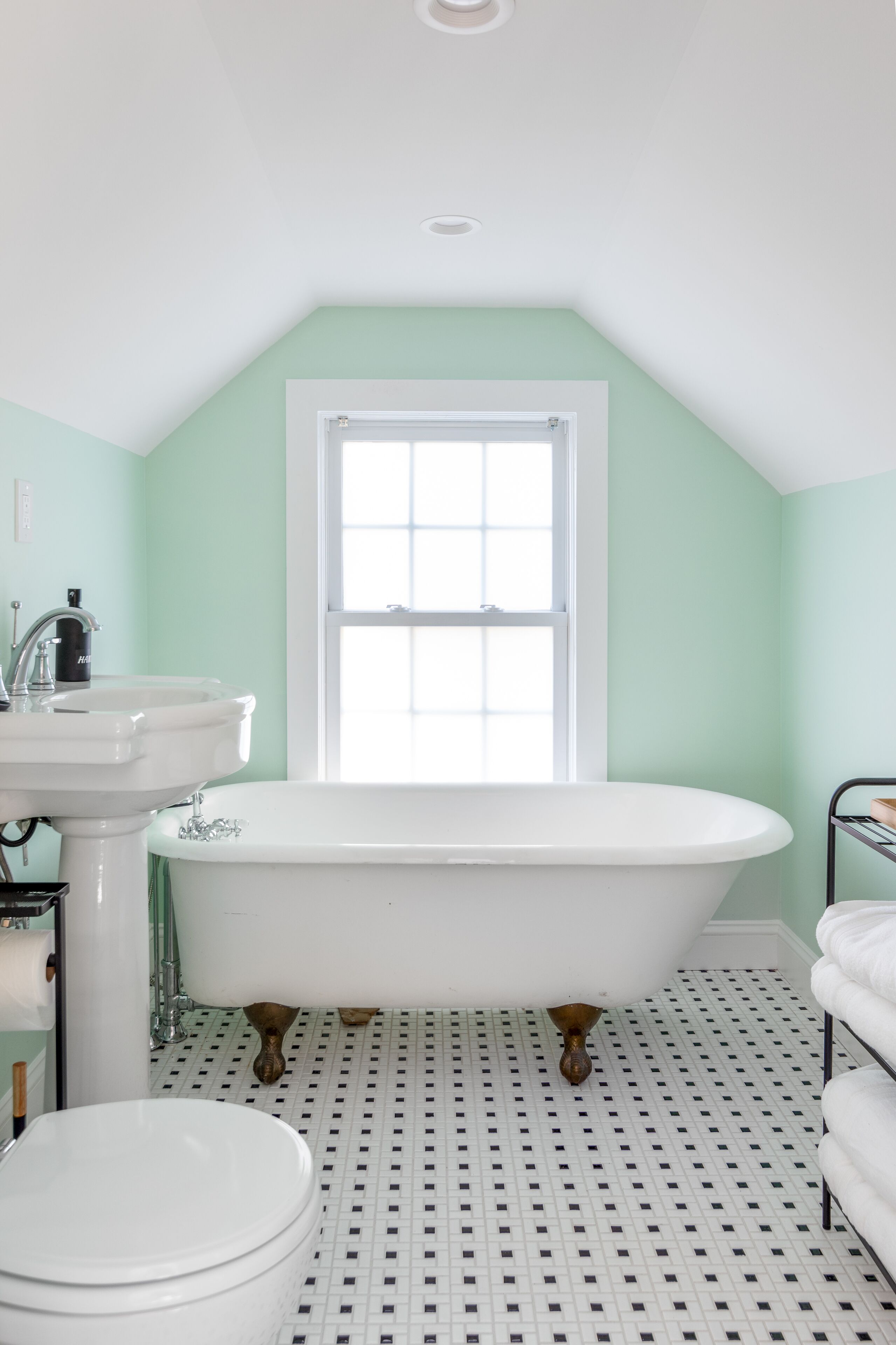 NEW!<2mins to HPU w/firepit,cornhole,billiards,throwing axes