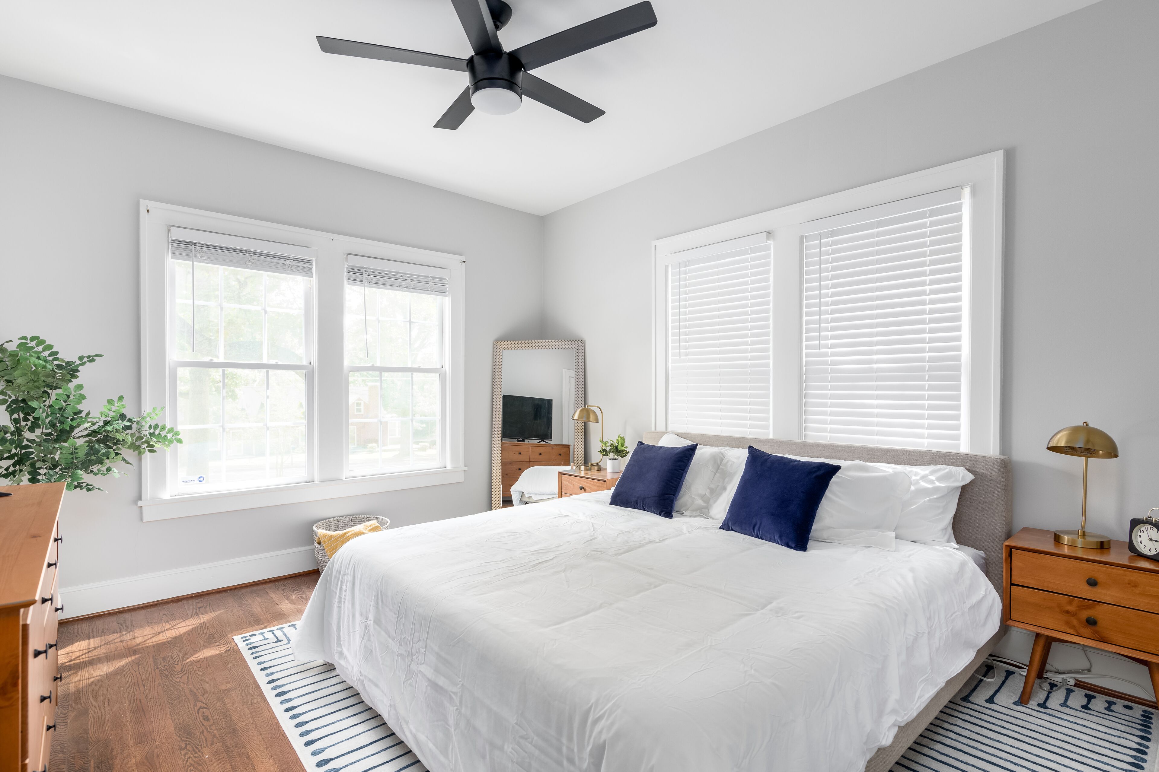 3 bedrooms, desk, iron/ironing board, free WiFi