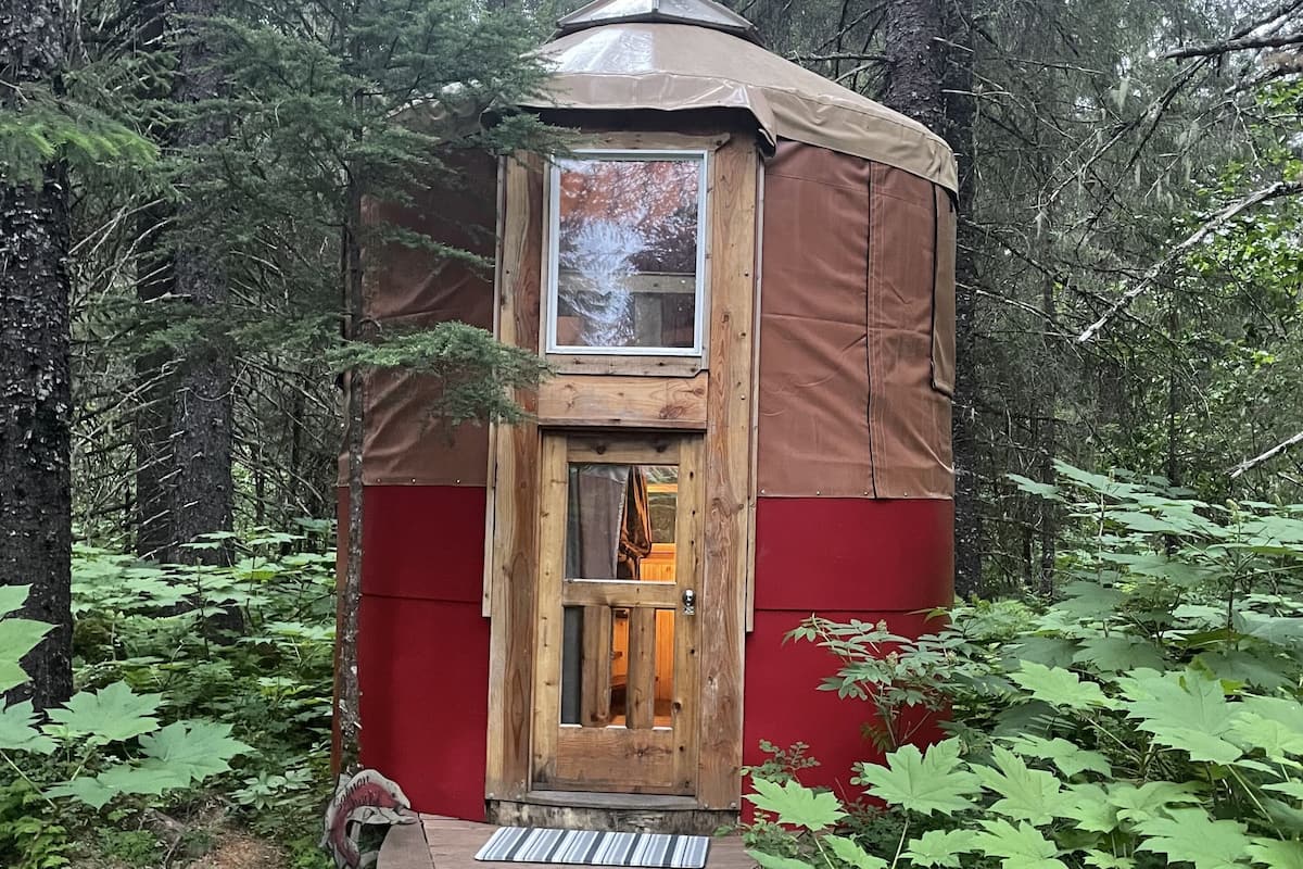 4 Person Yurt, Shared Bathroom, Salmon Shack, Yurt Village Location