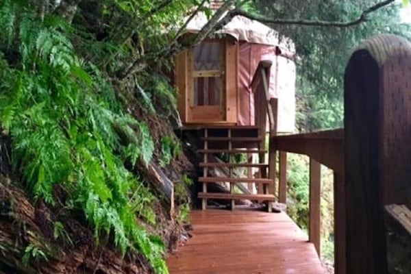 Yurt, Shared Bathroom, Bald Eagle Bungalow, Inn Location | Bed sheets