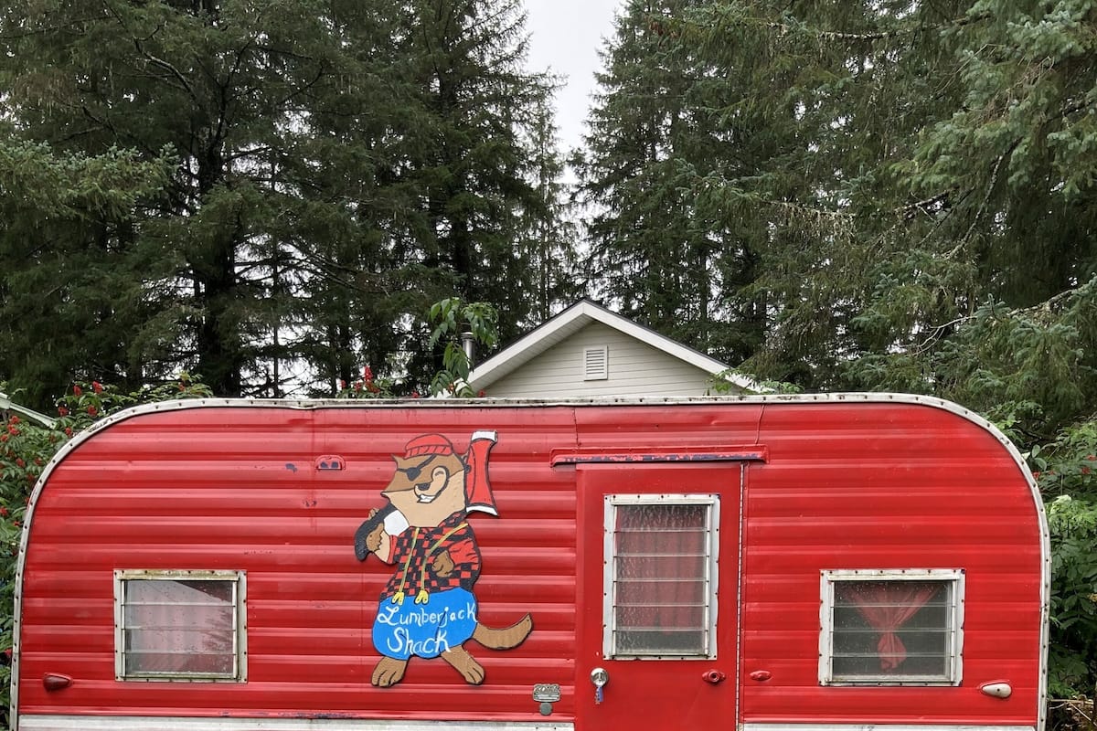 2 single Bed Vintage Camper, Lumberjack Shack, shared bathroom, Inn location | ベッドシーツ
