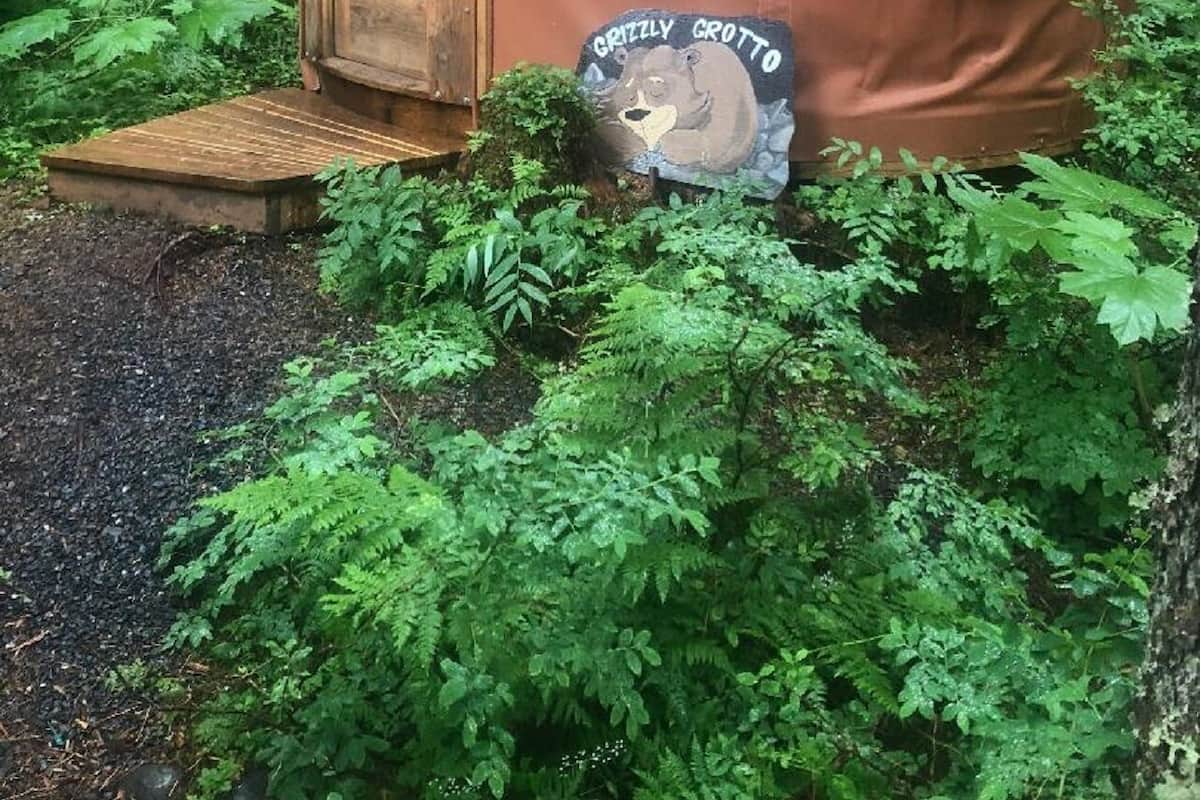 Queen Yurt, Shared Bathroom, Grizzly Grotto, Yurt Village Location