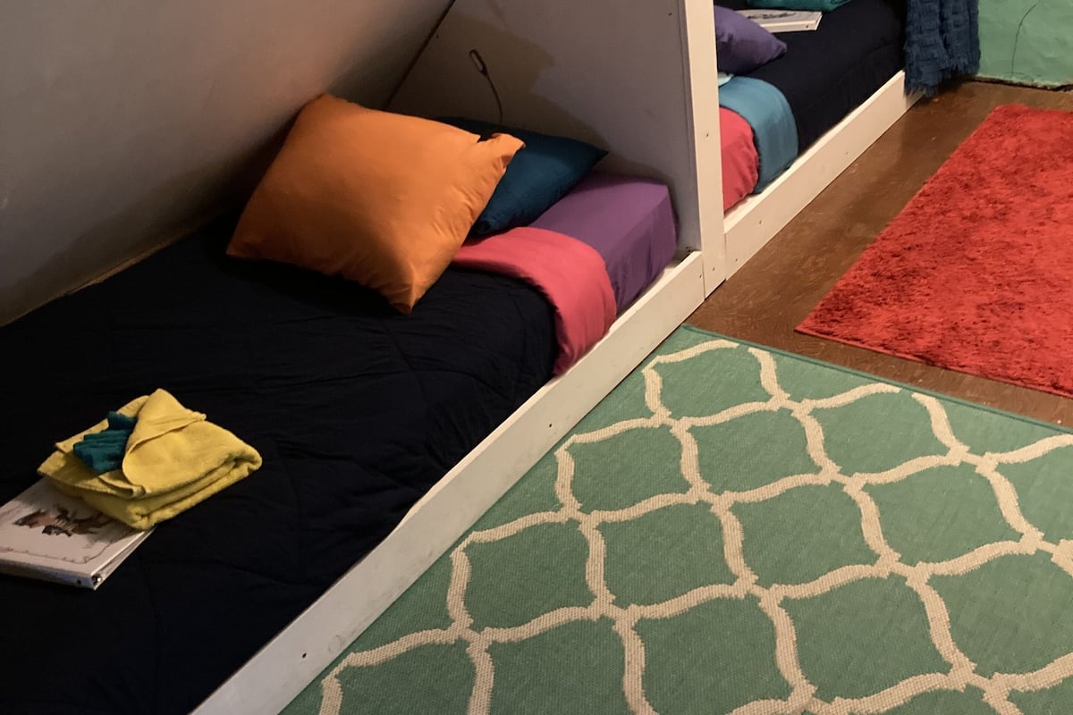 Single mixed dorm loft area, shared bathroom, Inn location, not pet friendly