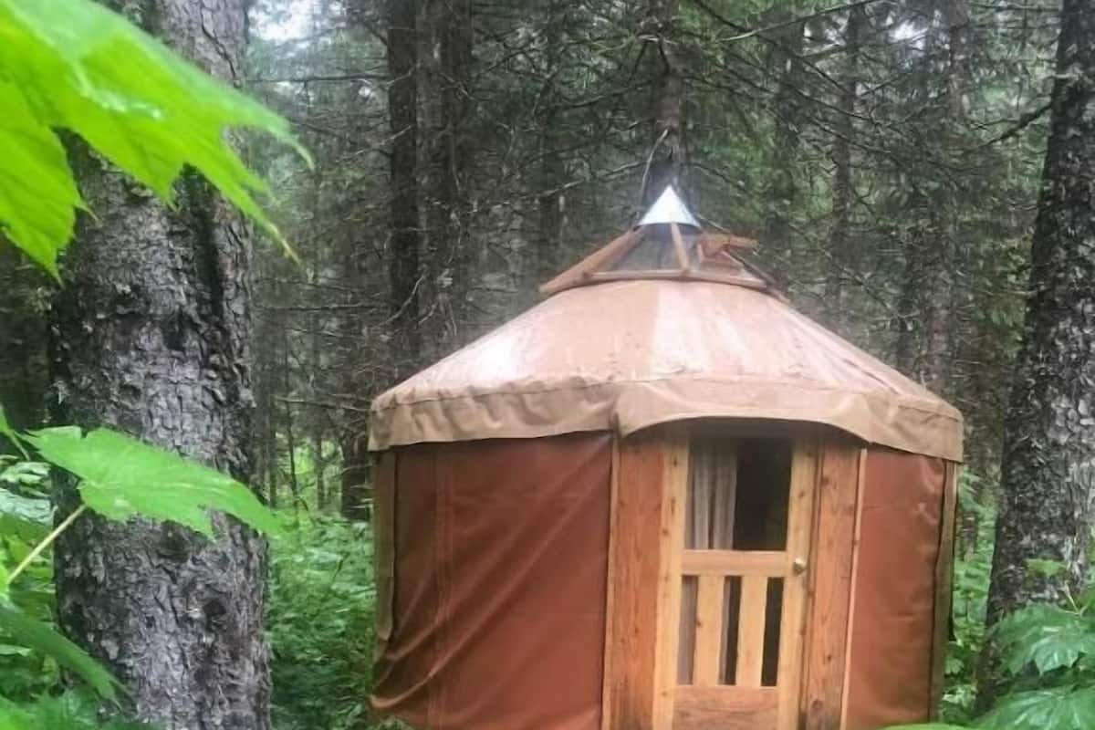 Queen Yurt, Shared Bathroom, Puffin Pad, Yurt Village Location