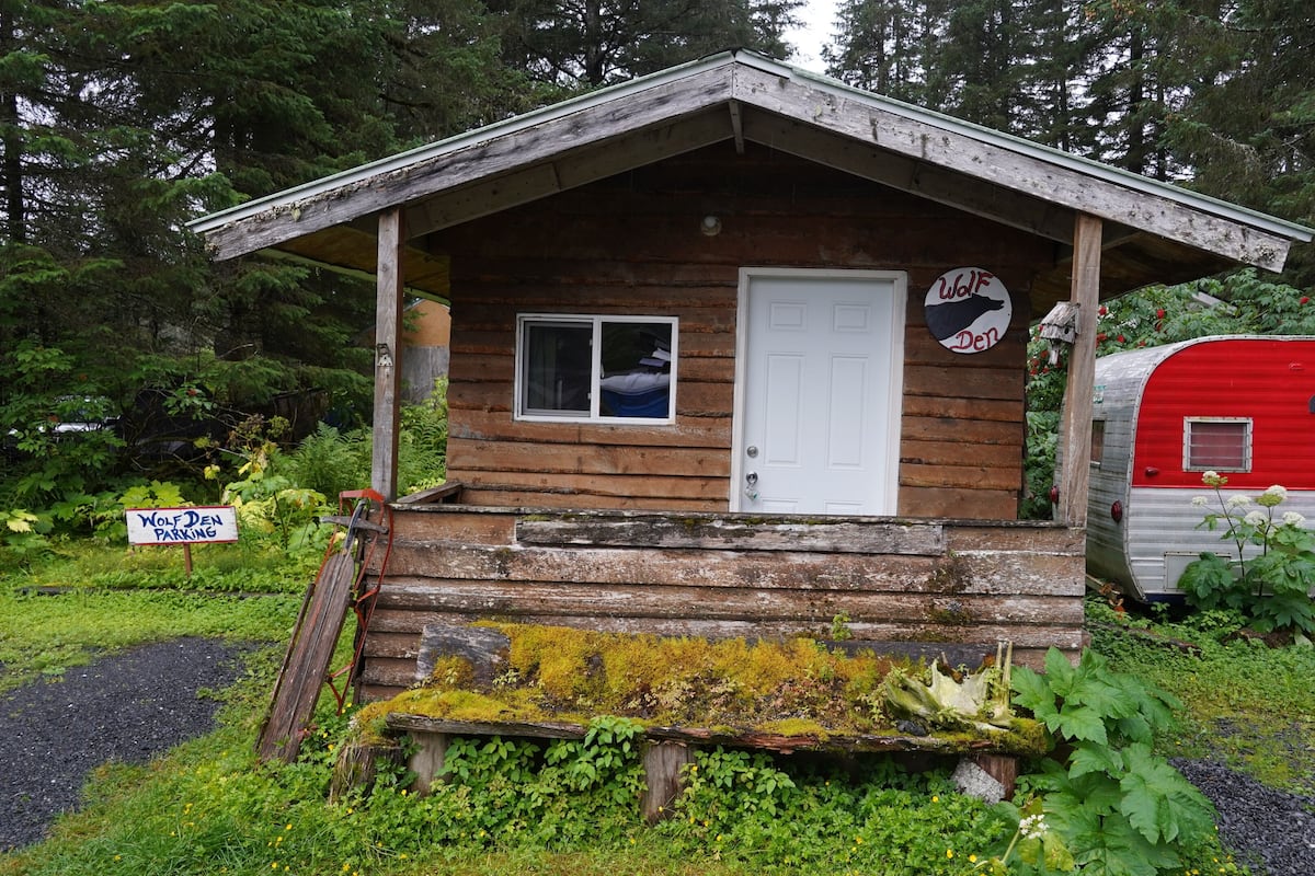 Triple Cabin, Shared Bathroom, Wolf Den, Inn Location