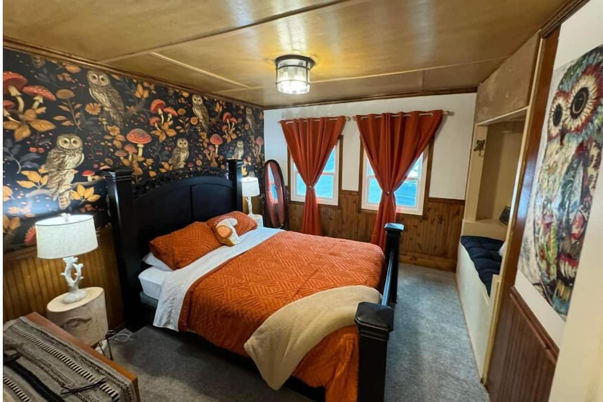 Queen Room, Captains Chambers, Inside Inn with Shared Bathroom, not pet friendly