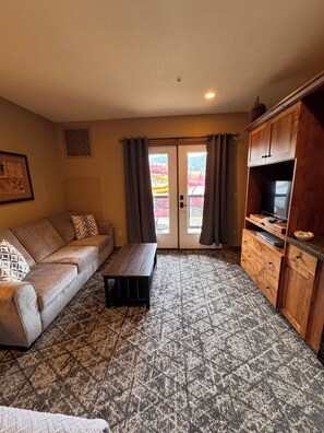 Smart TV - Family Space with spacious en suite listed separately (Kellogg)