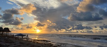 Sunny Vista -2 Bd - Seconds From the Beach!