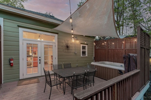 Hot Tub | PRIME DWTN NAPA | 3 bed | 2 Bath