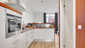 Køleskab, ovn, kogeplade, opvaskemaskine