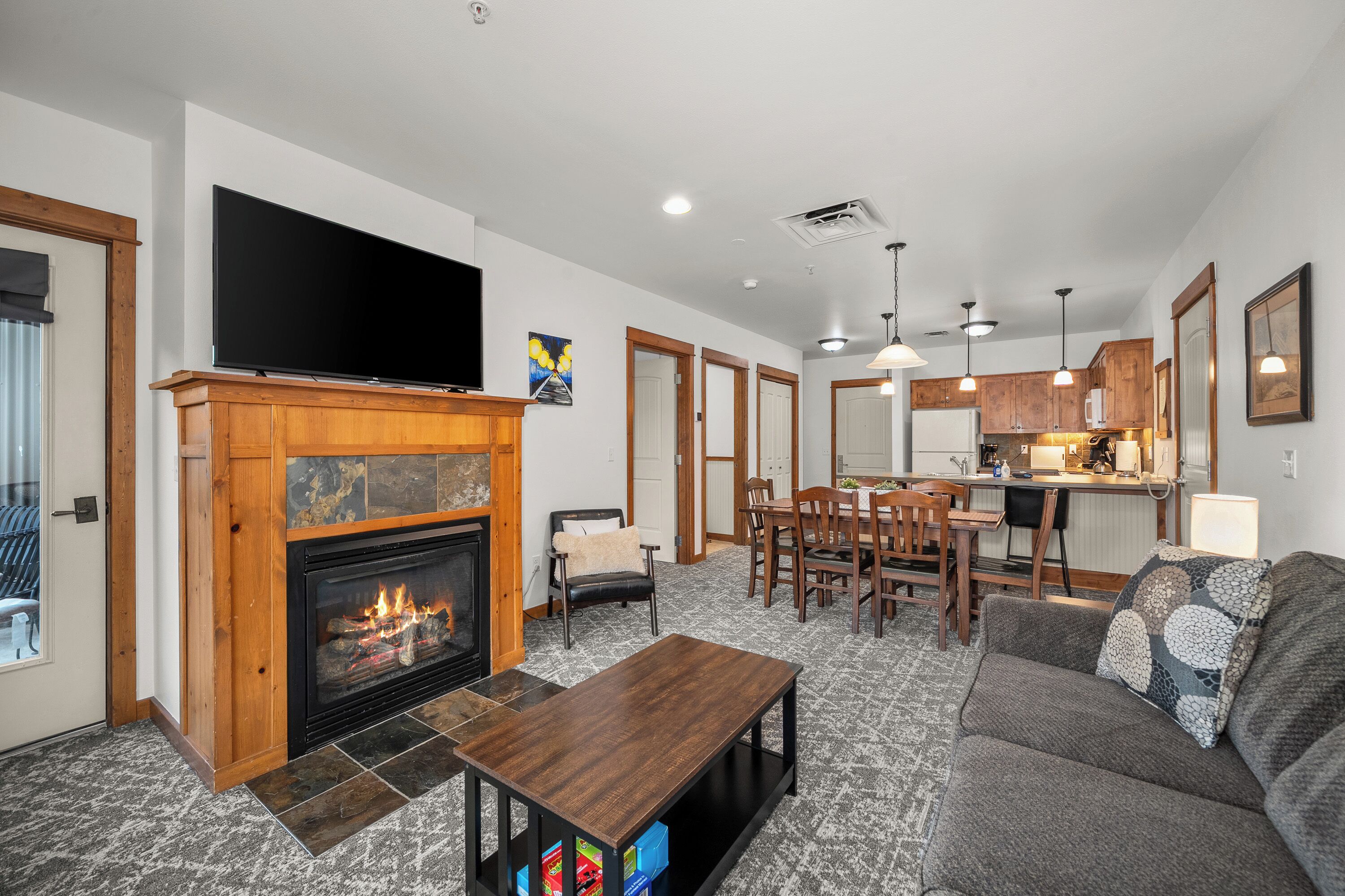 Smart TV, fireplace