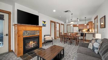 Smart TV, fireplace