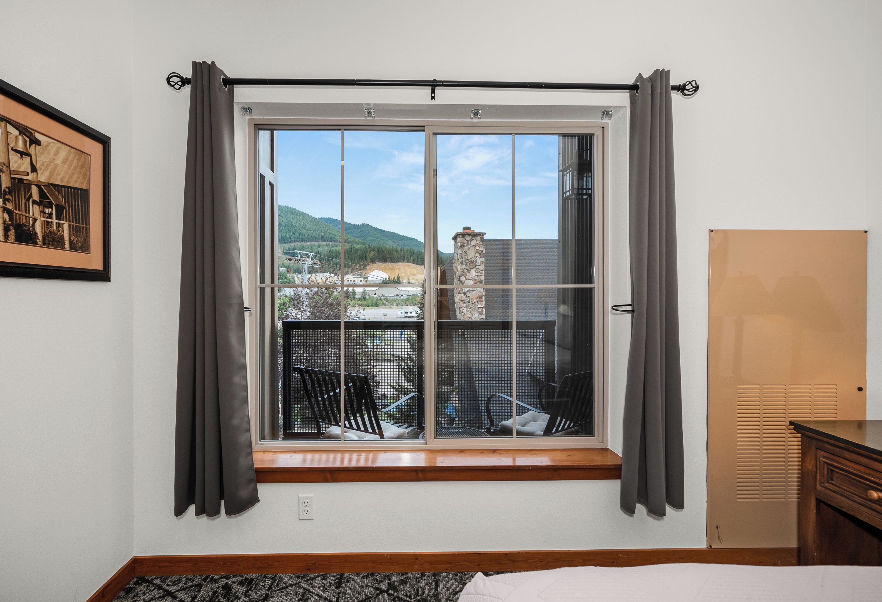 1 bedroom, desk, iron/ironing board, WiFi (free)