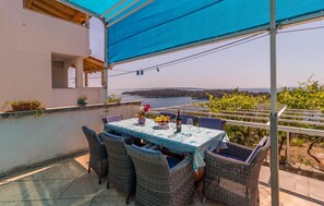 Outdoor dining - Cozy home in Palit with kitchen (Palit)