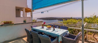 Cozy home in Palit with kitchen