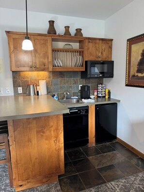 Kühlschrank, Mikrowelle, Geschirrspüler