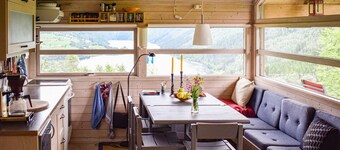 Beautiful home in Vossestrand with WiFi