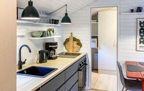 Fridge, coffee/tea maker