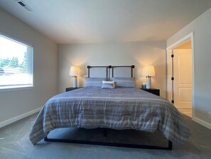 3 bedrooms, desk, free WiFi, bed sheets