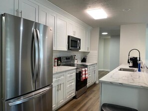 Fridge, microwave, oven, stovetop - 🔥Updated Rancher near 🛍 shopping & restaurants 🍽 🐾 (Spokane)