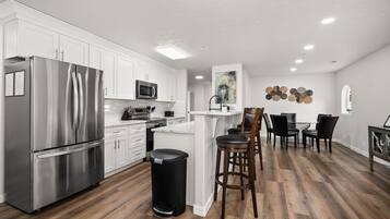 Coffee/tea maker, fridge, microwave, oven