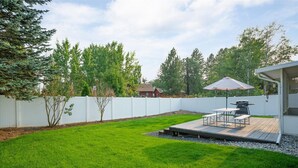 Outdoor dining - Updated Rancher near shopping & restaurants (Spokane)