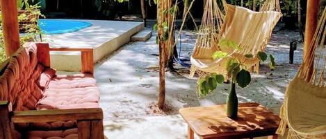 Televisi LED 24-inci dengan saluran TV satelit dan TV