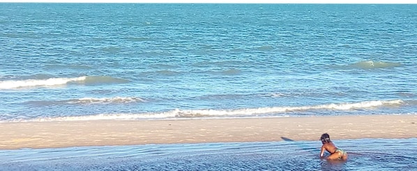 Beach nearby, white sand, 2 beach bars