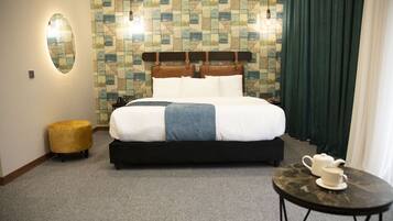 Junior Double Room, 1 King Bed, Balcony, City View