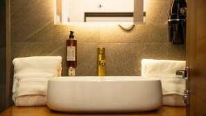 Badewanne und Dusche (separat), Hydromassagedusche