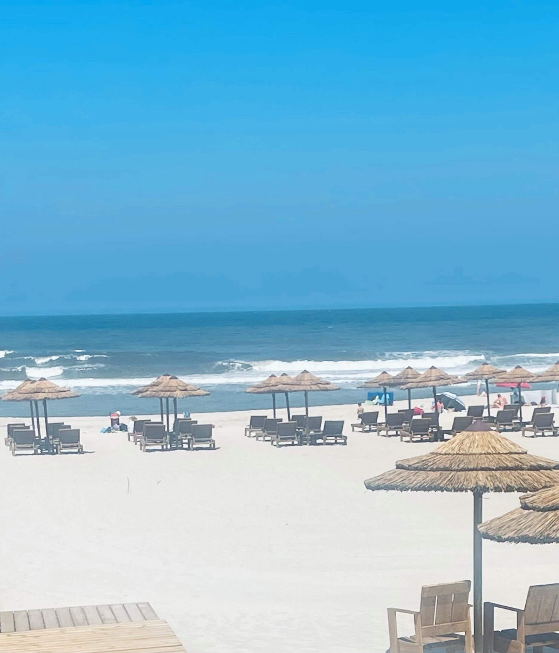 Plage, chaises longues