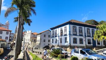 Hypo-allergenic bedding, free WiFi