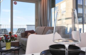 TV - Awesome apartment in Oostende with WiFi (Oostende)