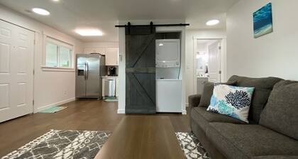 🏖 🏐 Upstairs Valley Beach Escape Apartment 🛹 💦 🏀4