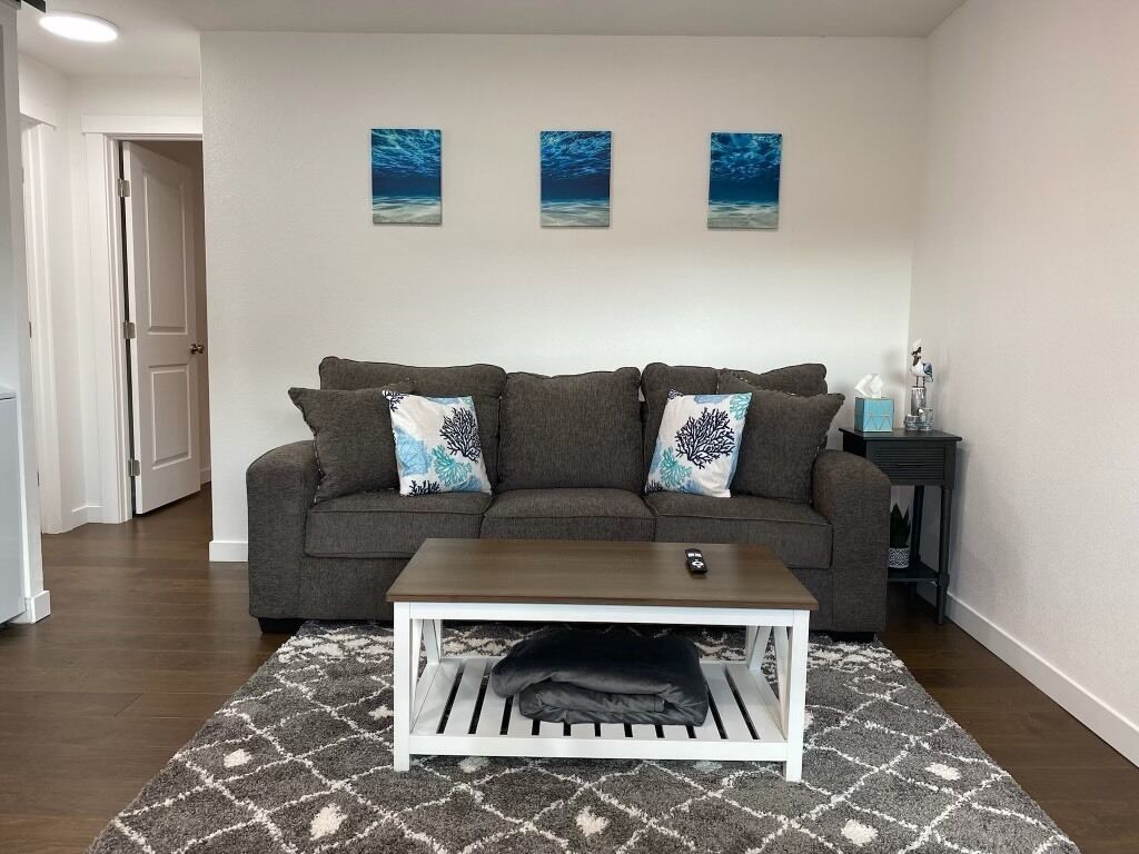 🏖 🏐 Upstairs Valley Beach Escape Apartment 🛹 💦 🏀4