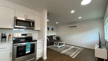 Refrigerador, microondas, horno, placa de cocina