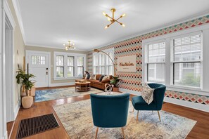 Interior - Fun Cozy Memphis Getaway Close to Beale Street! (Memphis)