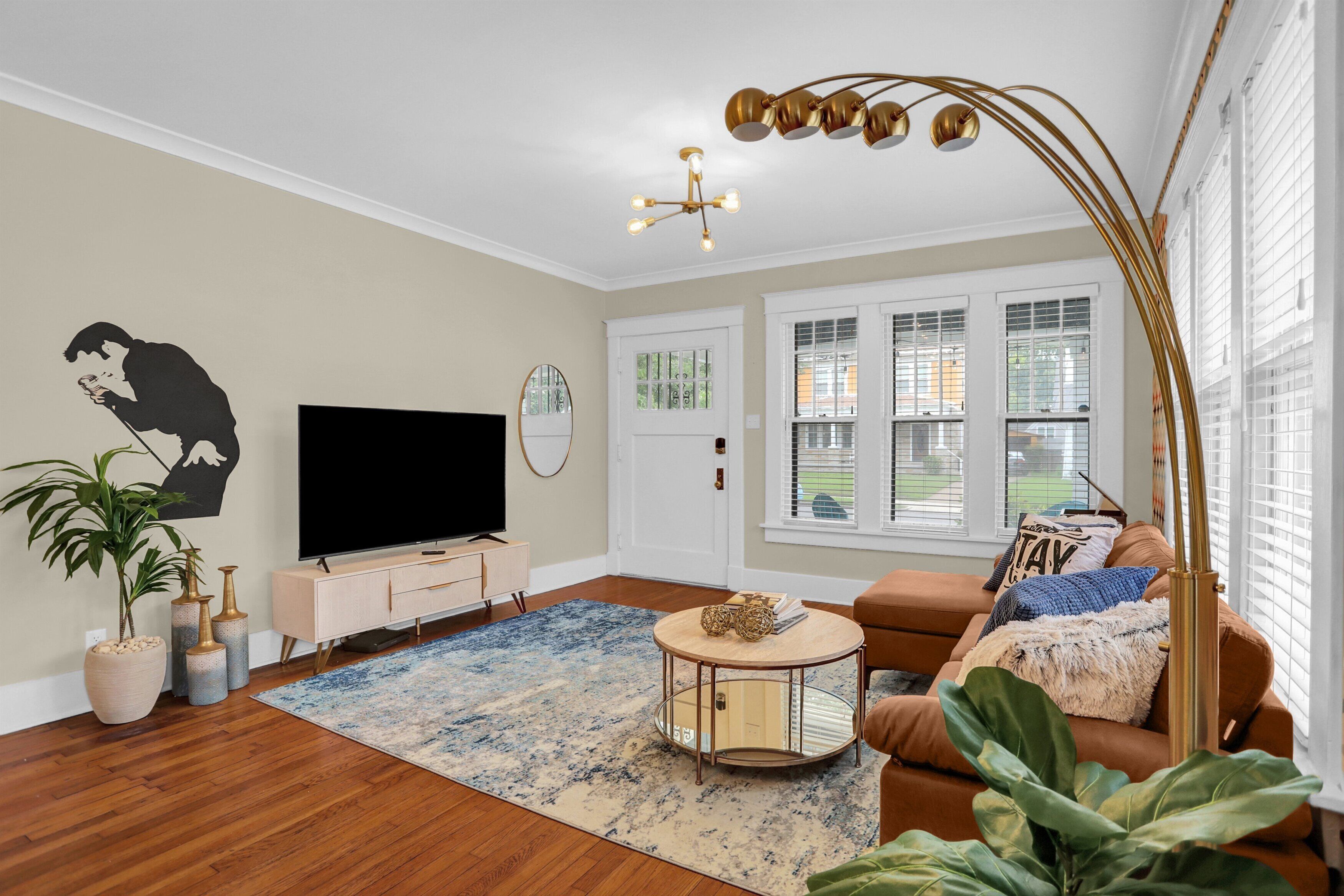 Smart-TV, Kamin, Tischfußball, Arbeitsbereiche