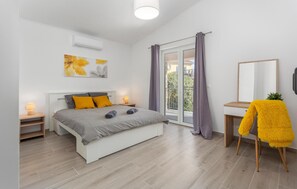 4 عدّة غرف نوم ومكواة/لوح كي وواي فاي مجانًا وملاءات أسرّة