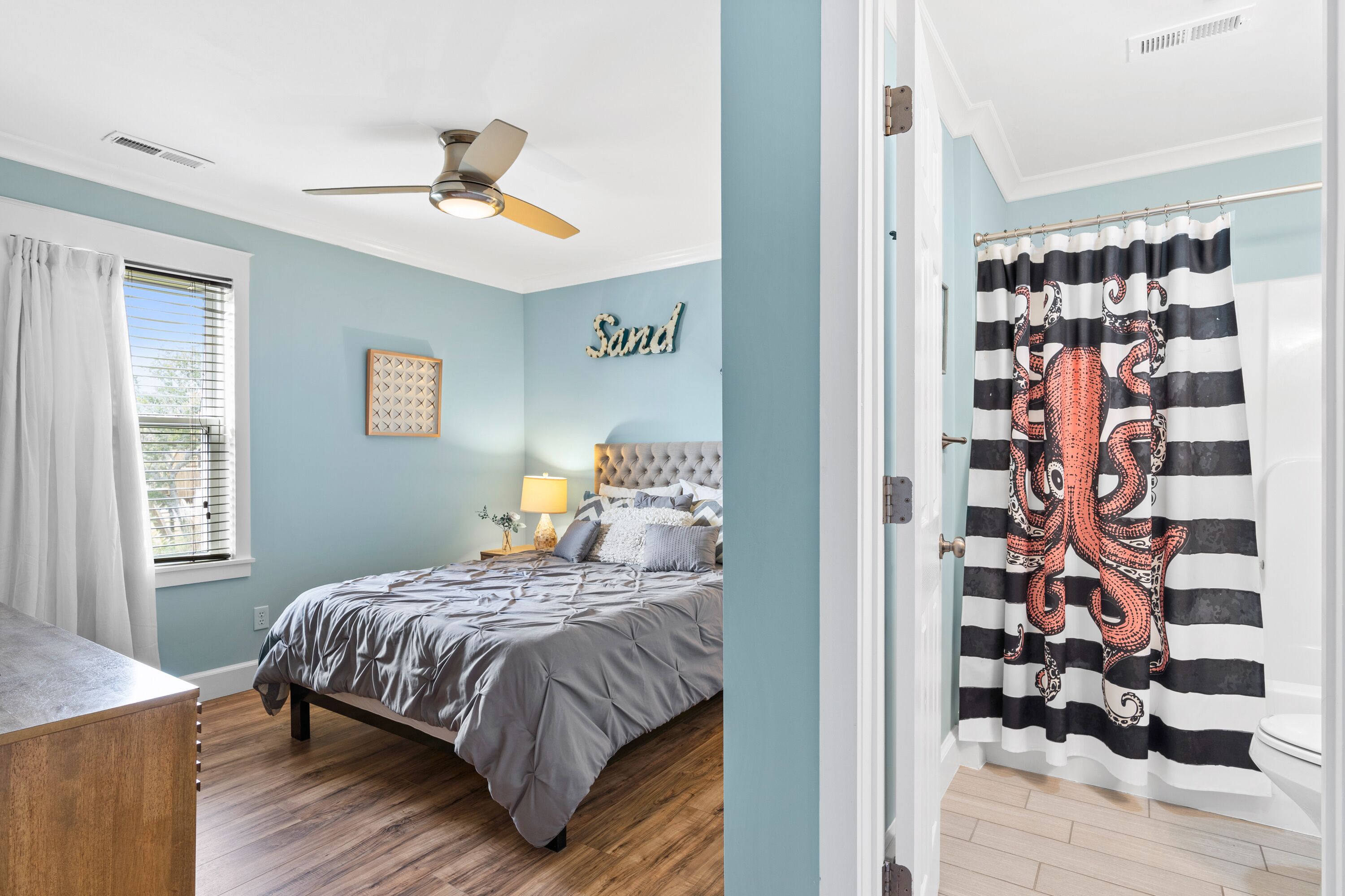 Cheerful 3BR/2BA - just steps to the beach!