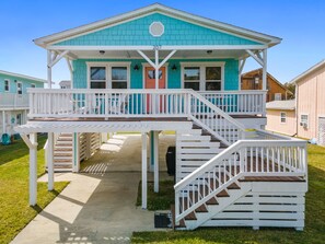 Exterior - Cheerful 3BR/2BA - just steps to the beach! (Oak Island)