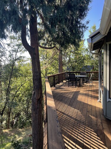 Contact us for 10% off Mem. Wknd ~ Central A/C, Close to Lakes & Beautiful Deck!
