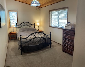 3 bedrooms, desk, travel crib, free WiFi