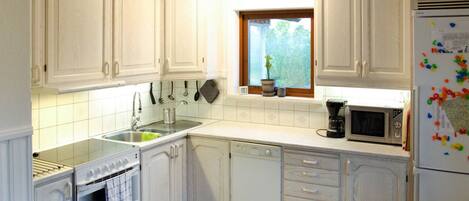 Geladeira, fogão, cooktop, lava-louças