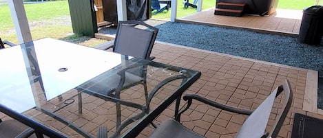 تناول الطعام بالخارج